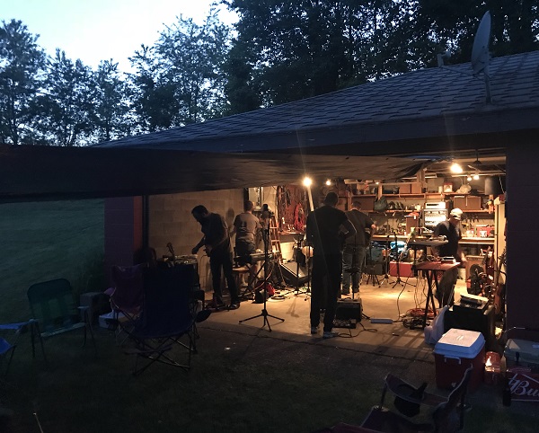 Farm Jam 8 (Ba) Day 1 (05/25/2018)<br> Garage at Night